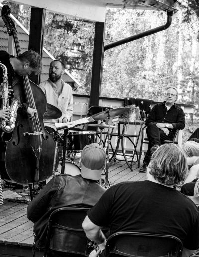 Hagekonsert med Gard Nilssen Acoustic Unity 2023 (foto: Birgit Fostervold)