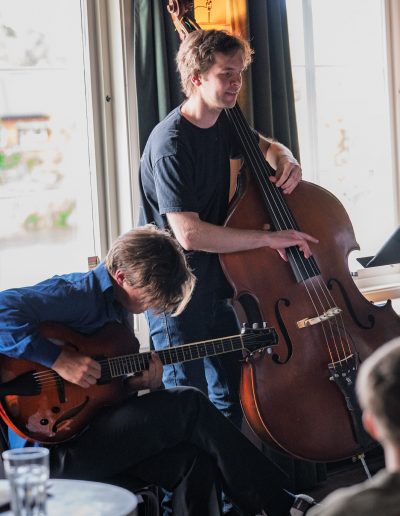 Seniorjazz med Julian Haugland og Iver Cadas (foto: Birgit Fostervold)