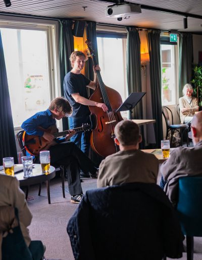 Seniorjazz med Julian Haugland og Iver Cadas (foto: Birgit Fostervold)