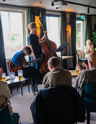 Seniorjazz med Julian Haugland og Iver Cadas (foto: Birgit Fostervold)